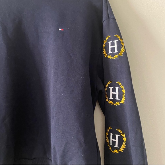 Tommy Hilfiger pull over crewneck sweater - Picture 2 of 5